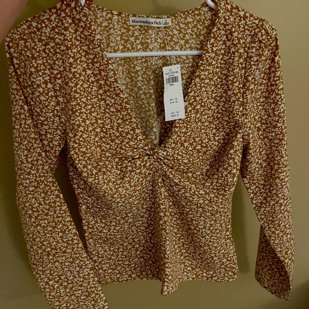 Abercrombie & Finch Long Sleeve- Never Worn